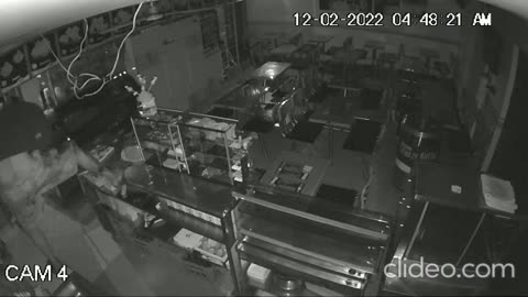 Video: Ladrón ingresó por el techo y se llevó más de $3 millones