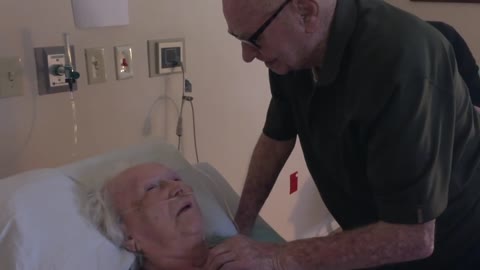 Senhor de 92 anos faz algo ARREPIANTE à esposa que está a morrer