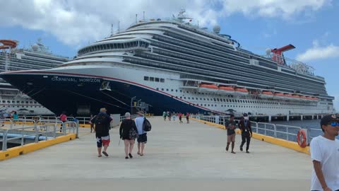 Cruise Ship Roundup in Cozumel! by ManicBeastBoise