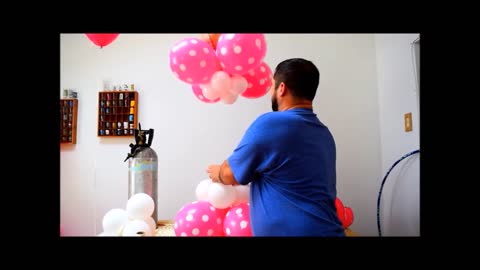 How to make a Minnie Mouse Balloon Centerpiece
