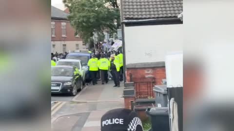 Straßenschlachten zwischen Moslems und Hindus in Leicester, England