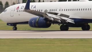 Boeing 737-800 operating as Delta Flt 2729 arriving at St Louis Lambert Intl - STL