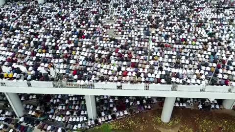 Indonesian Muslims celebrate Eid with mass prayers