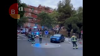 Vuelca un coche en un accidente múltiple en Nou Barris