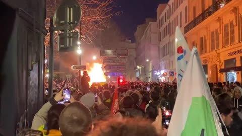 Oto odpowiedź ludzi. Paryż, Marsylia, Rennes dziś w ogniu.