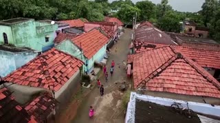 Indian teacher turns streets into classrooms