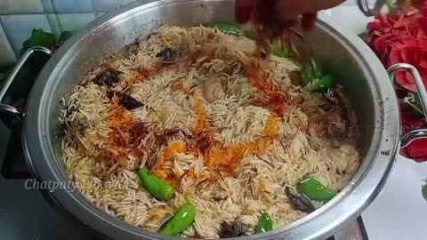 The perfect way to make Chit Patti Biryani, a single rice puffed rice, wow the eaters.||