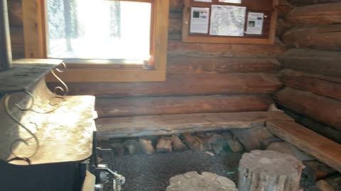 Swampy Shelter Log Cabin – Central Oregon – Swampy Lakes Sno-Park – 4K