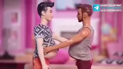 Нова реклама на кукла Барби рекламира бременен транссексуален Кен