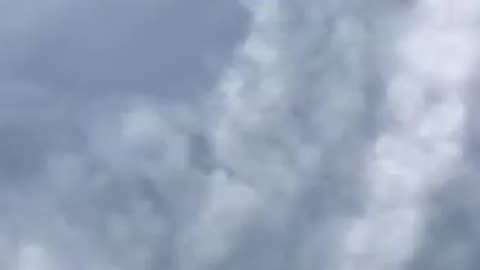 You can see in this clip exactly when they turn off the chemtrail...