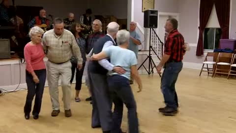 Comin' Round the Mountain - singing square dance