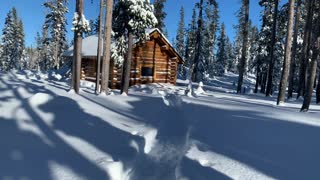 Exploring Swampy Shelter Log Cabin – Central Oregon – Swampy Lakes Sno-Park – 4K