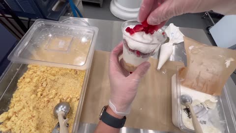 How to Make a Strawberry Shortcake Ice Cream Cake Cup