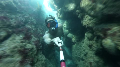 Fearless diver explores dangerous underwater cave