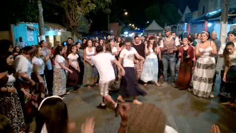 people-dancing