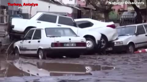 Crazy video! Turkey is sinking into a river! Deadly flash floods hit Antalya after rainstorms