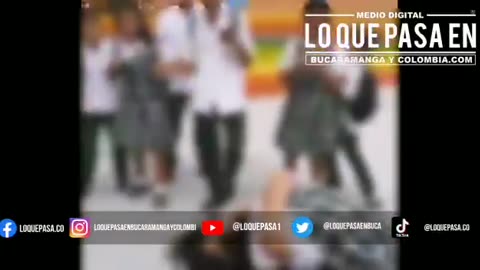 VIDEO: Estudiantes de un colegio en Lebrija se agarraron de los pelos.