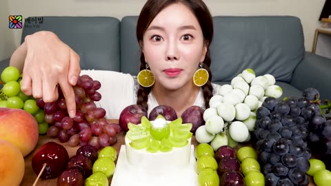 Fruit Party Muscat Peach in Yeongdong Cake Fruit Platter Tanghulu Dessert Mukbang ASMR