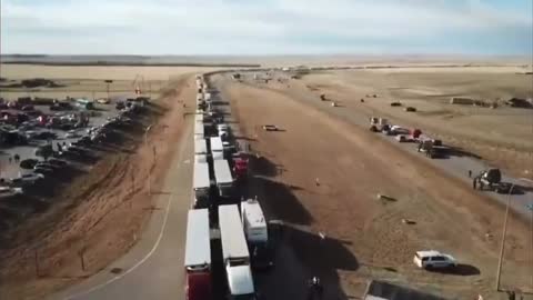Convoy assembled near the Coutts border crossing in Canada - Footage from air