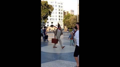 Street performer's "frozen in time" stance will totally blow your mind!