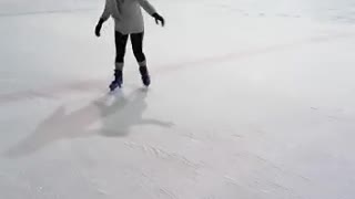 Learning to ice skate from 0 - day 4