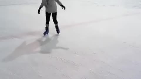 Learning to ice skate from 0 - day 4