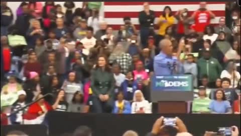 Barack Obama Cant Stop the crowd (FJB)
