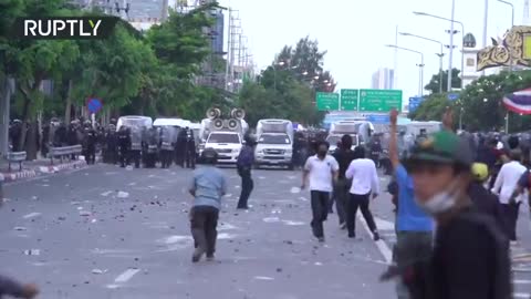 Protestors In Thailand Come Up With Ingenius Way To Quell Tear Gas Cannisters! (1st August 2021)