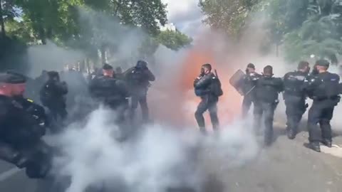 Watch:France Police Brutality on Anti Vaccine Mandate Protestors