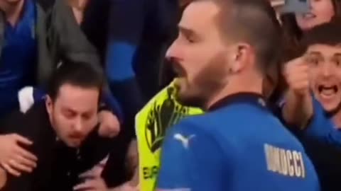 Leonardo Bonucci Italy confused Steward after thinking was a fan vs Spain