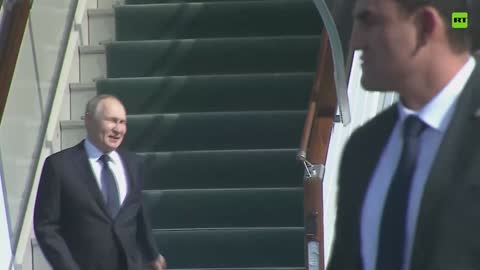 Putin arriva in Uzbekistan per il vertice dell'Organizzazione per la Cooperazione di Shanghai composta da Russia, Kazakistan, Cina, Kirghizistan, Tagikistan, Uzbekistan, Pakistan,India e Iran.