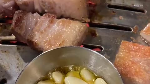 [K-food]Grilled Pork Belly and the fried-garlic