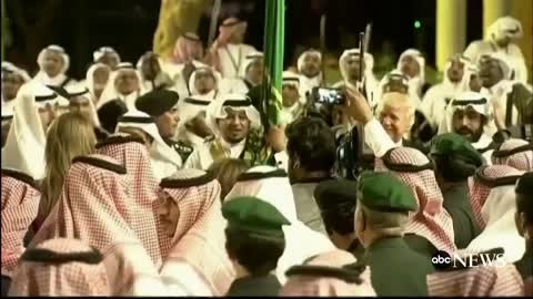 ABC News Politics - Pres. Trump dances along with boisterous welcome ceremony in Saudi Arabia