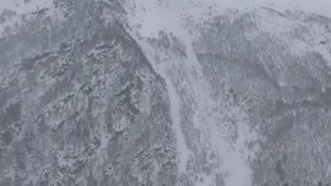 Horrifying avalanche on Mt. Elbrus in Russia caught on camera alenamur