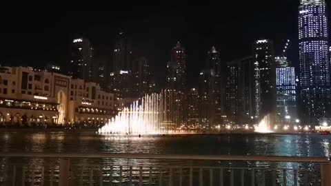 DUBAI MALL DANCING FOUNTAIN