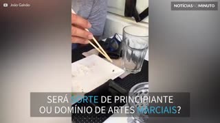 "Karate Kid": Jovem consegue pegar mosca com palitinhos