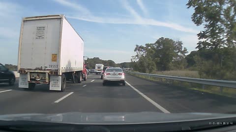 Annoyed driver attempts to prevent cars from illegally passing