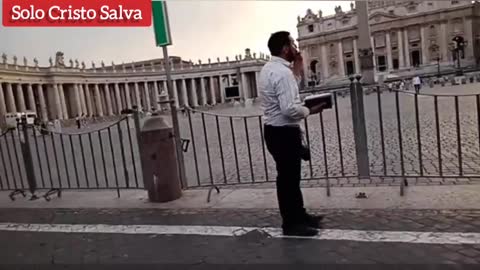 La cosiddetta chiesa di Roma con le sue tradizioni pagane ha invalidato il Comandamento di Dio.GESÙ DISSE non chiamate nessuno Padre sulla terra! perchè lo chiamate "Santo Padre"?? che non è santo il Papa e non è Padre..PREDICANDO IL VANGELO