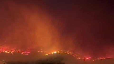Explosions Escalate Wildfire Threat in Kelowna Canada || Viral Verse