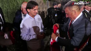 Dalić poklonio Gotovini hrvatski dres