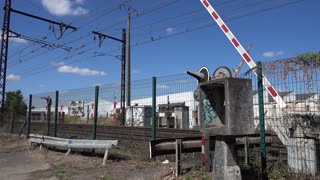 Unnecessary former level crossing still works in France