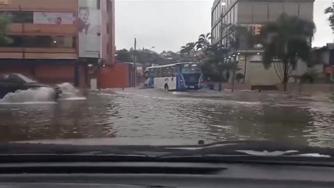 🚨 heavy rains trigger flash floods in the coastal areas of Ecuador!