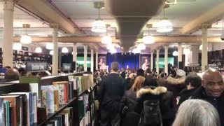 Howard Schultz heckled in NY appearance: “Don’t re-elect Trump.”