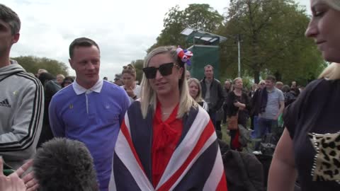 Onlookers are emotional during late Queen Elizabeth II's funeral precession