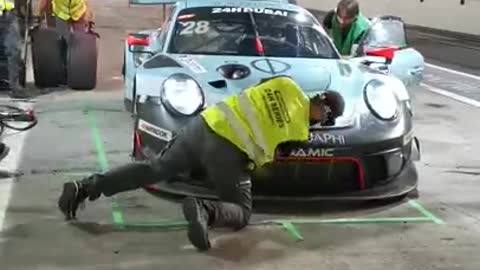 Dubai 24H pit stop Porsche GT3