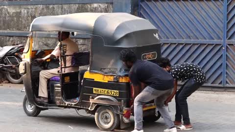 India Guys prank with Auto-rickshaw driverz