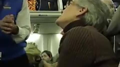 Woman Kicked off Flight after Berating Trump Supporter (NoDeplorables.com)