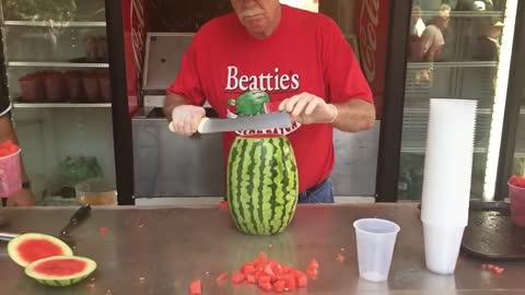 Life hack: Slice and cut a watermelon in seconds