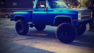 Blue 81 4×4 1/2 ton Chevy Short Box Stepside