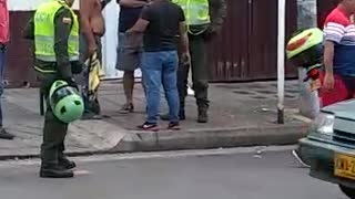 Video: Con un arma blanca clavada en la espalda, terminó un hombre en Bucaramanga